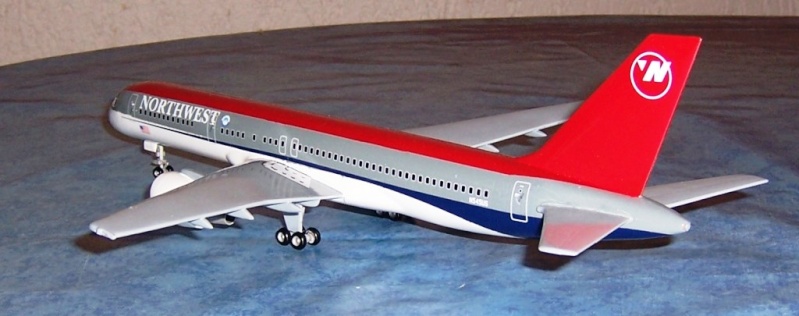 Boeing 757-300 - Northwest - Minicraft - 1/144 100_2527