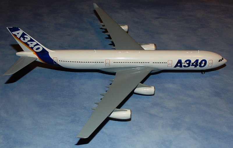 A340-300 Airbus industrie avec réacteur A380 revell 1/144 - Page 2 Dsc_3313