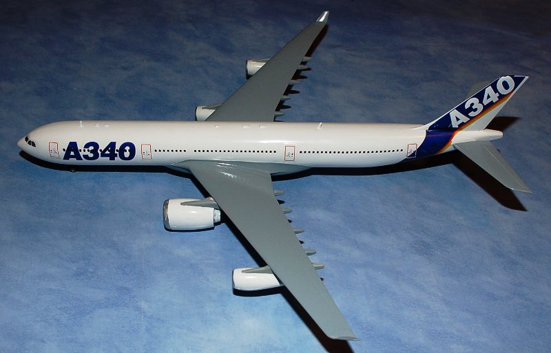 A340-300 Airbus industrie avec réacteur A380 revell 1/144 - Page 2 Dsc_3314