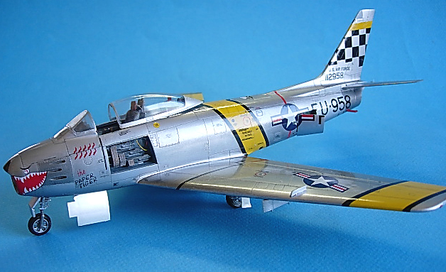 F 86 F Sabre 1/48 Academy - Page 3 Sabre_36