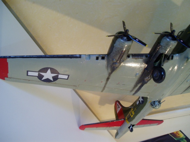 B-17 G "chow hound" (revell monogram) 1/48 (VINTAGE) P1010054