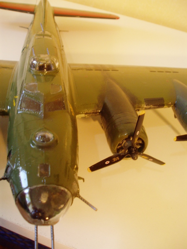 B-17 G "chow hound" (revell monogram) 1/48 (VINTAGE) P1010057