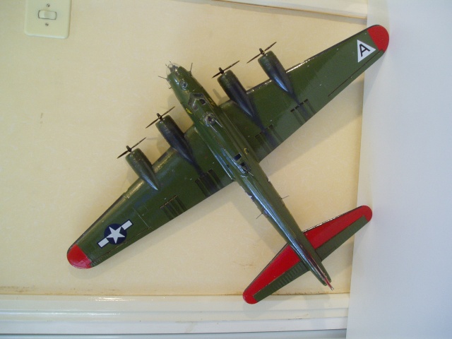 B-17 G "chow hound" (revell monogram) 1/48 (VINTAGE) P1010068