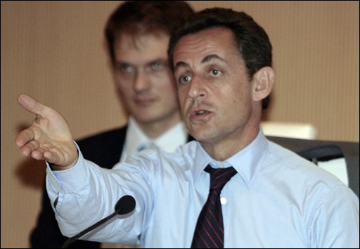 Sarkozy - Heureusement que Sarkozy est l !!!... - Page 2 Nicola26
