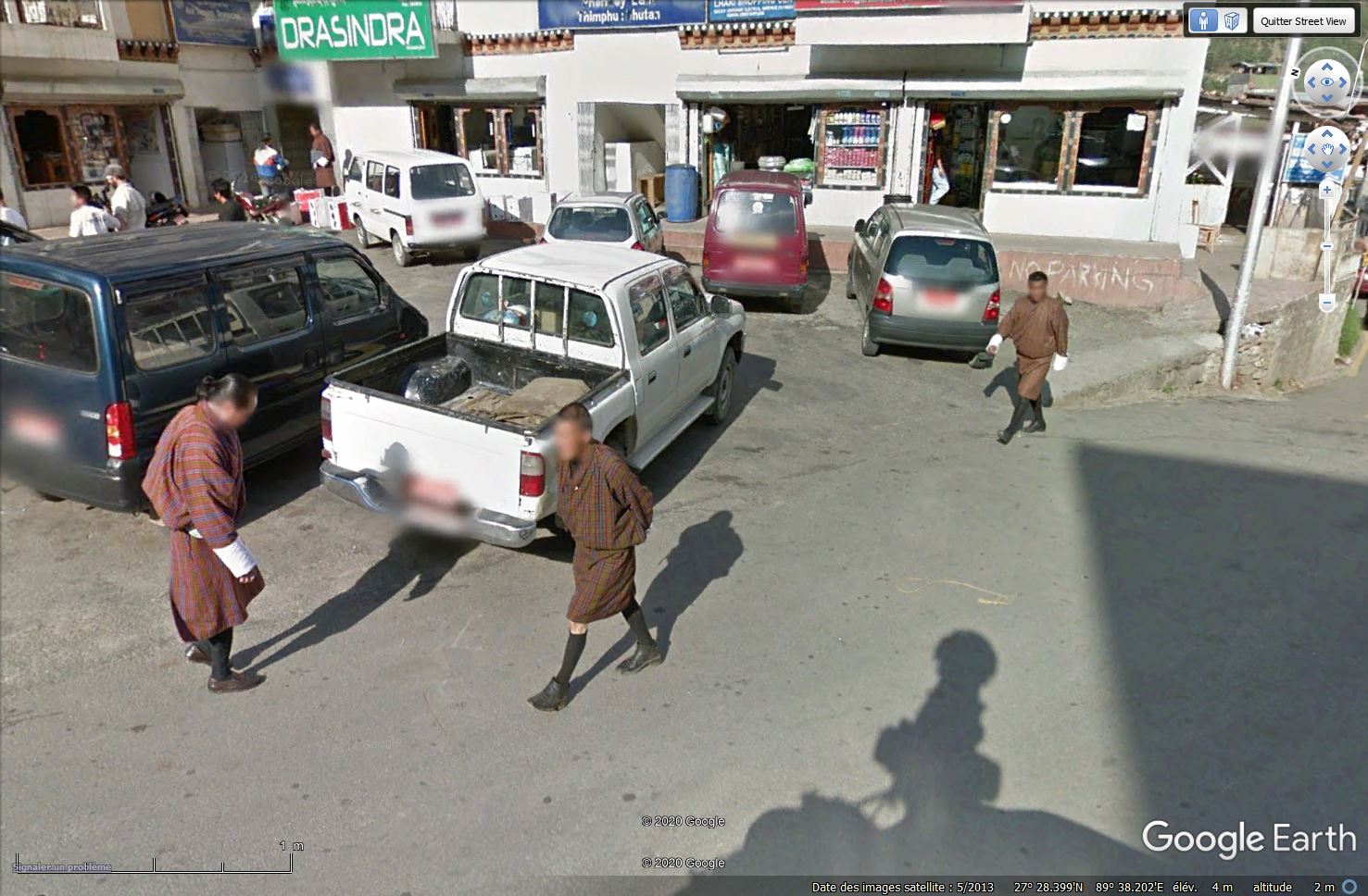 STREET VIEW : les gens en chaussettes noires ! - Page 22 Tsge1336