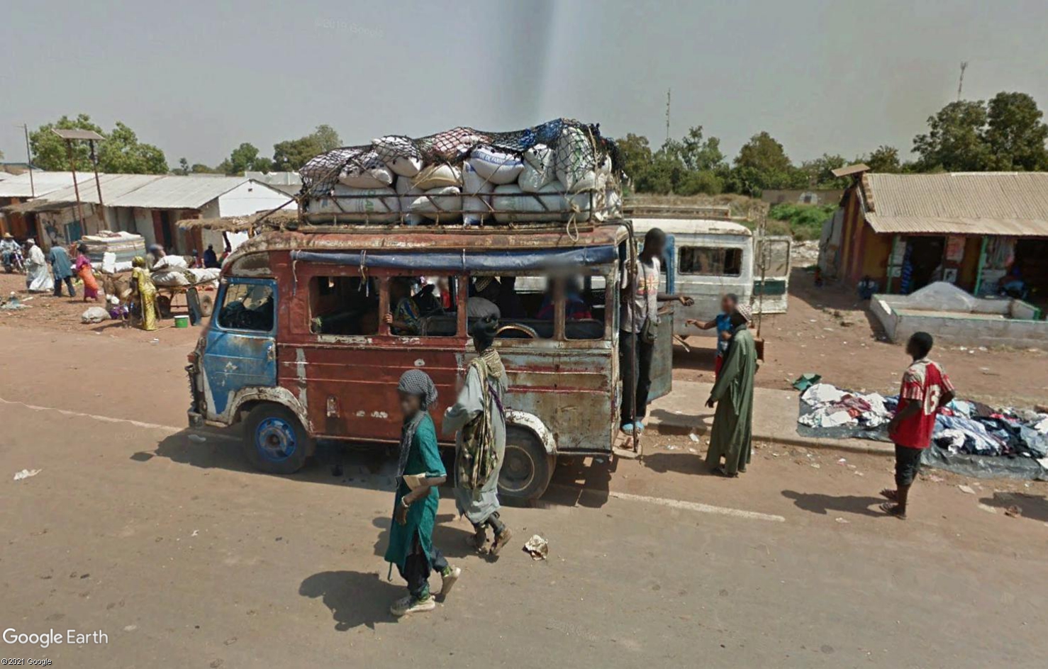 STREET VIEW : cars rapides et transports en commun du Sénégal Tsge1952