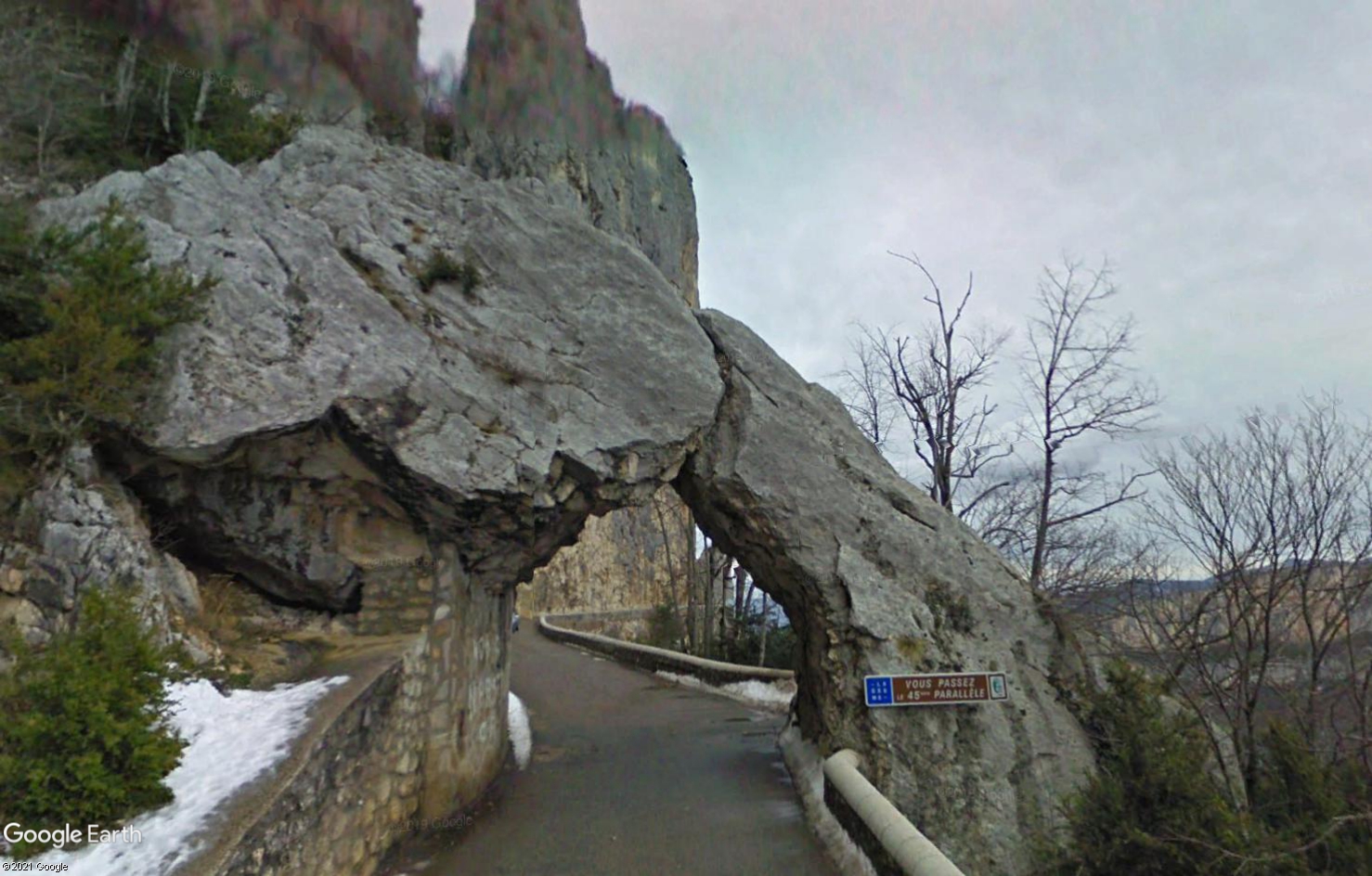 Les monuments et panneaux dédiés au 45ème parallèle nord - Page 3 Tsge2428