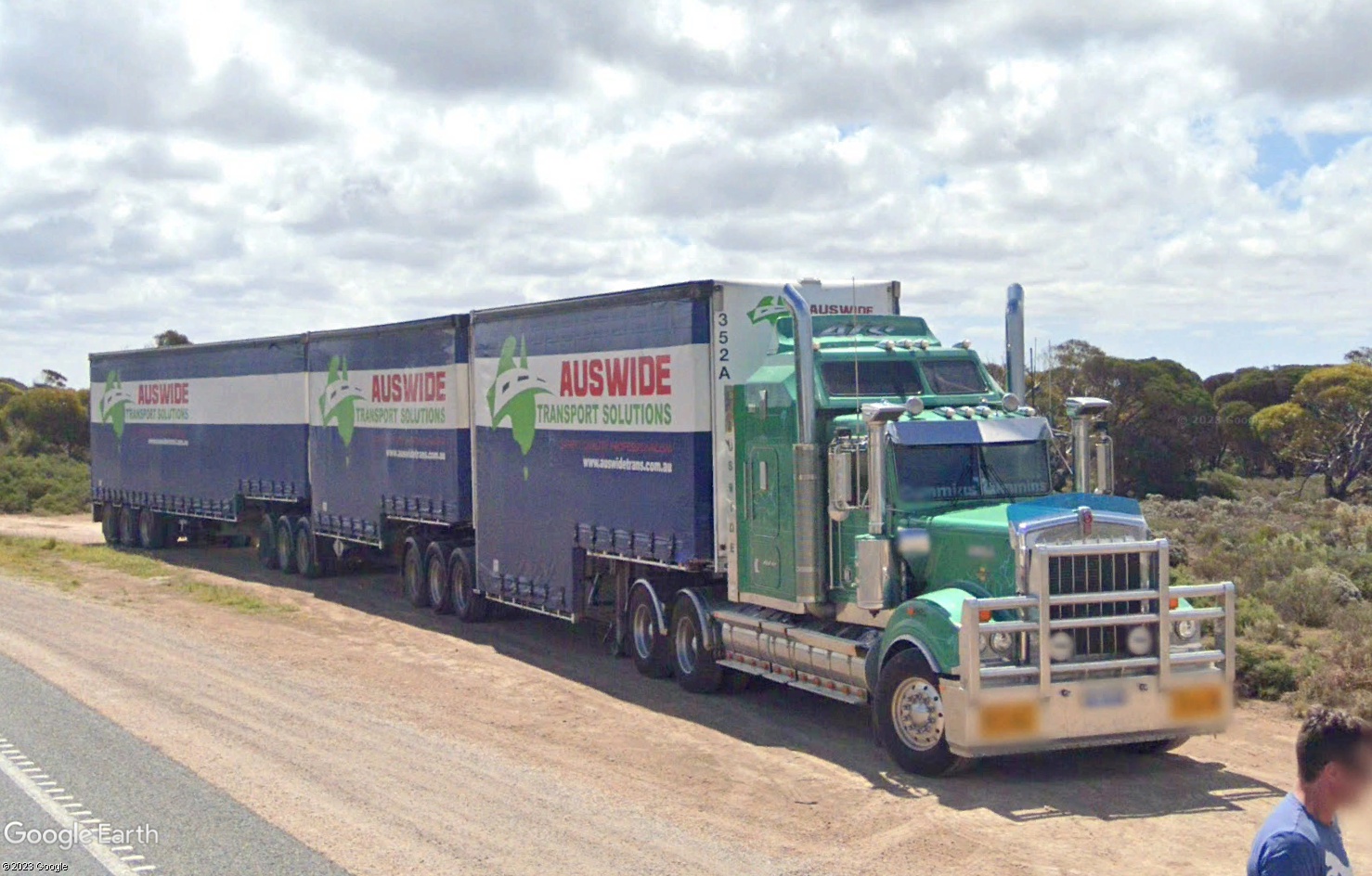 Camions australiens (road trains) - Page 8 Tsge4124
