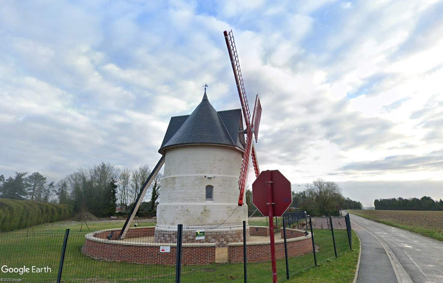 [Désormais visible sur Google-Earth] Moulin à vent Tsge4148