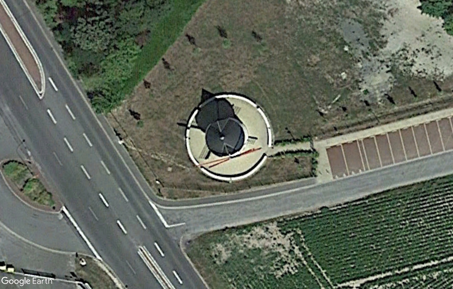 [Désormais visible sur Google-Earth] Moulin à vent Tsge4150
