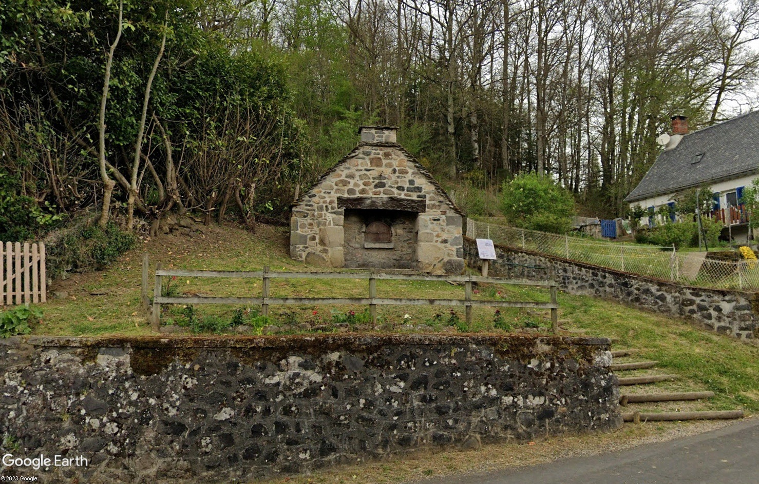 STREET VIEW : à la recherche des fours à pain - Page 21 Tsge4288