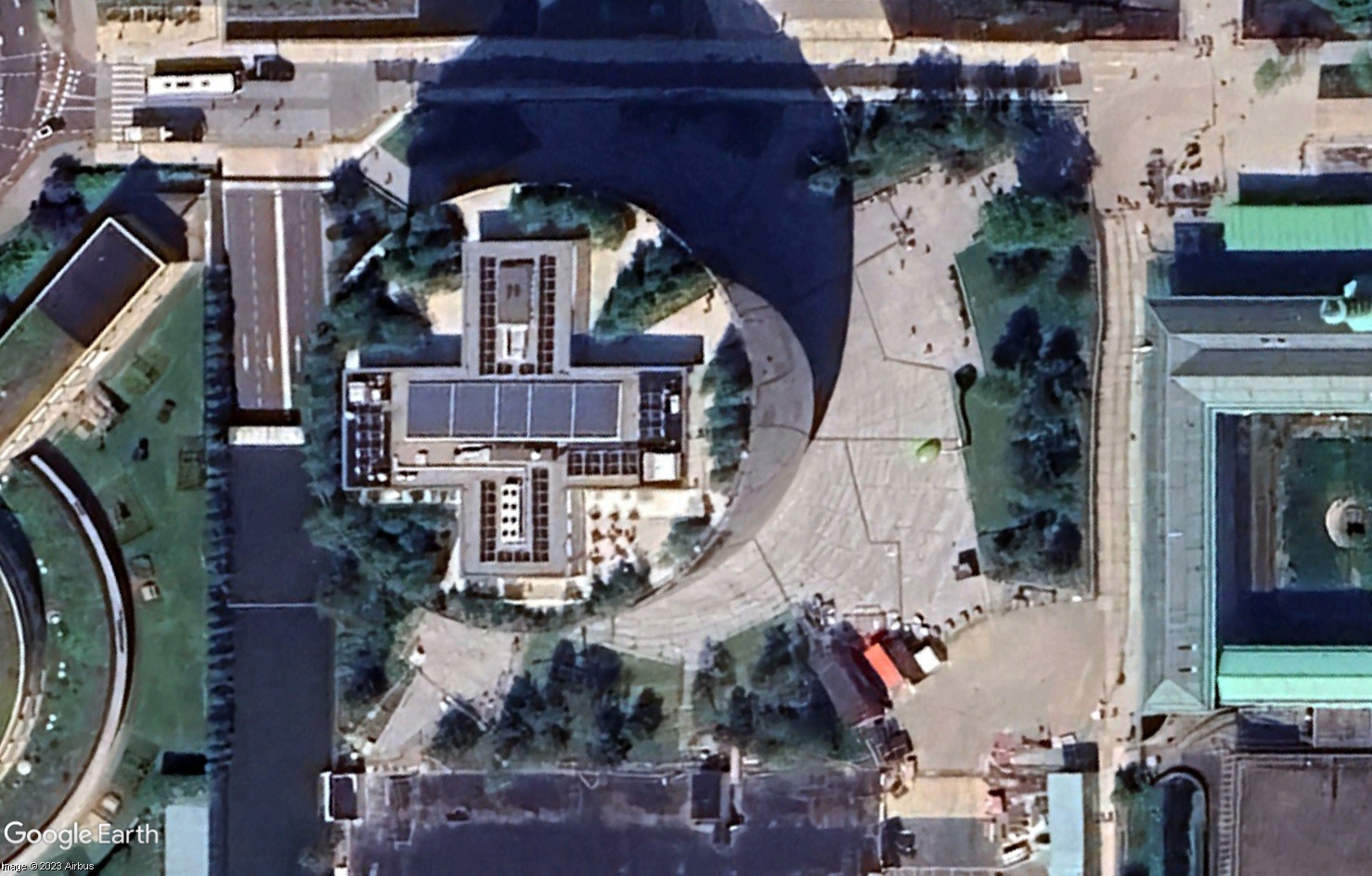 [Désormais visible sur Google Earth] Le Dépôt du Musée Boijmans Van Beuninge - Rotterdam Tsge4326