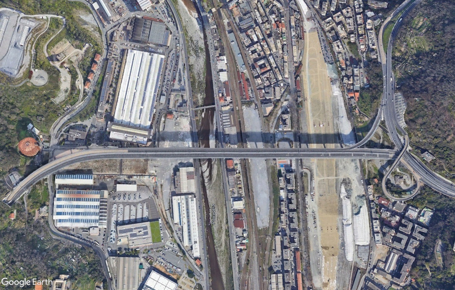 [Désormais visible dans Google Earth] - Le pont Morandi, Gênes Tsge4338