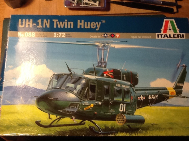 Uh-1n marines 1/72 base italeri Image33