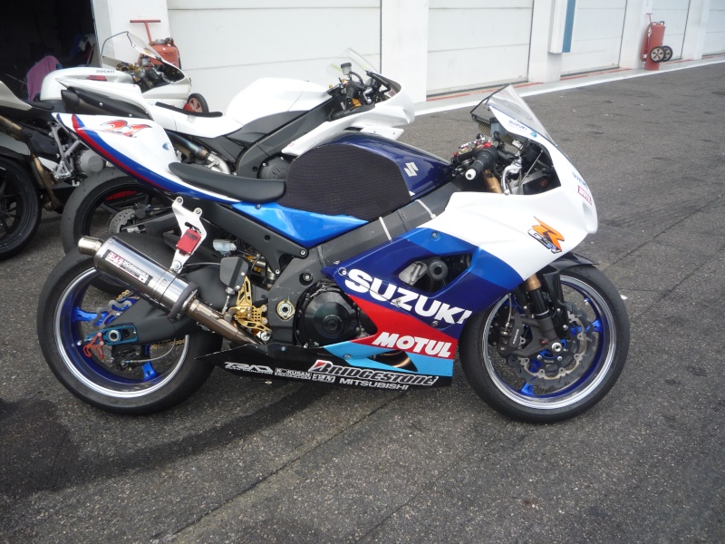 SUZUKI 1000 K5 piste P1010310