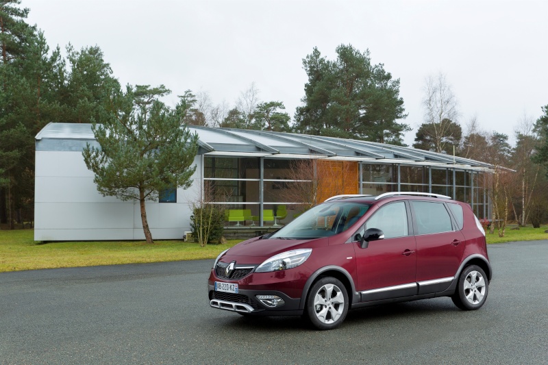 2013 - [Renault] Scenic XMOD [J95] - Page 3 Renaul18