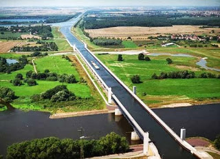 مدهش: جسر ماء فوق مياه نهر في المانيا! 119