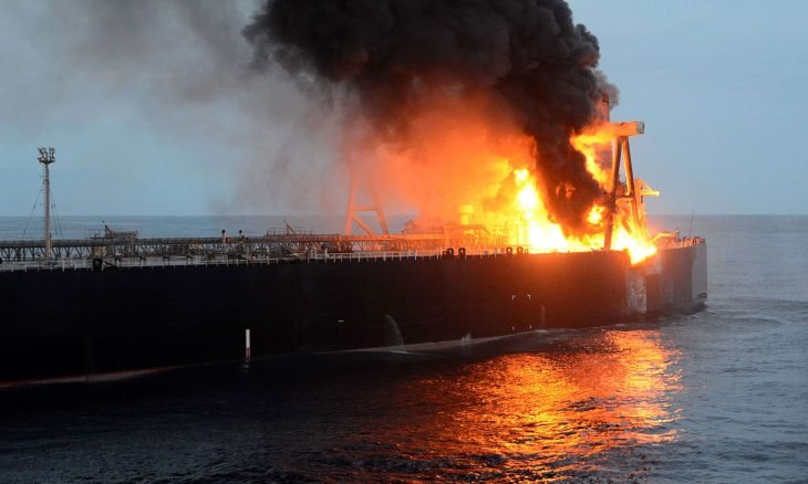 انفجار يضرب ناقلة نفط في ميناء جدة السعودي 20200912