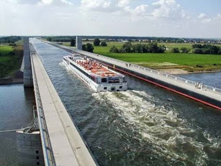 مدهش: جسر ماء فوق مياه نهر في المانيا! 216