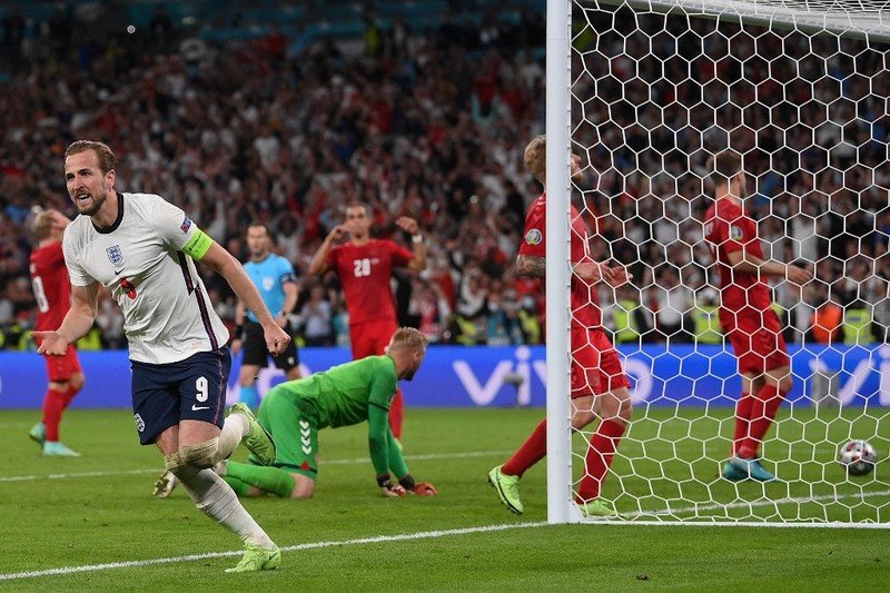 كِين يقود المنتخب الإنجليزي إلى نهائي كأس أوروبا للمرة الأولى في التاريخ Kane210