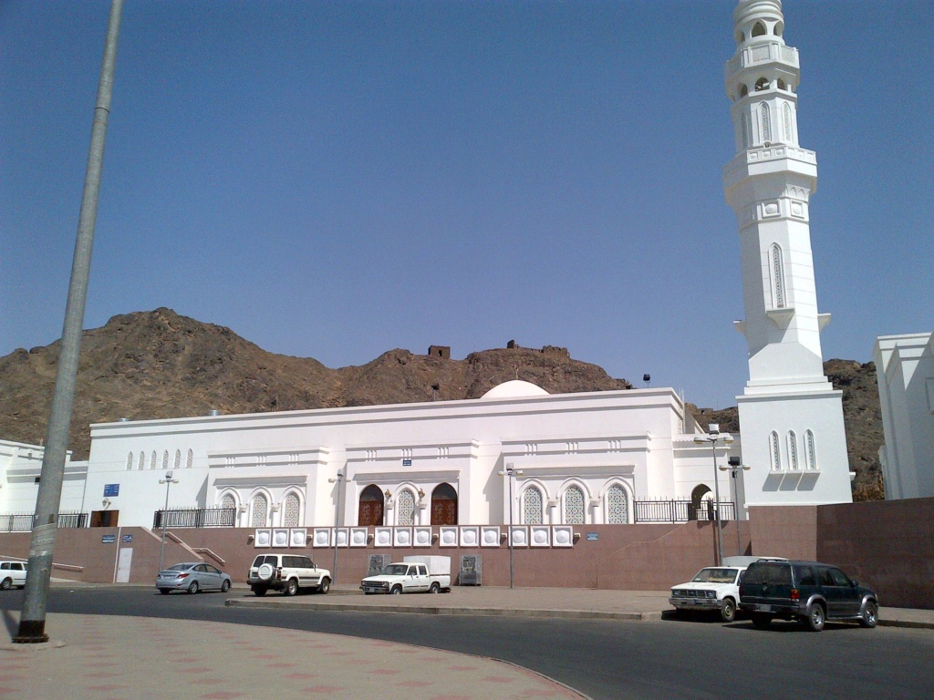 من معالم المدينة المنورة: المساجد السبعة  Sab27u10