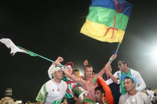 Le footballeur Guilas écarté de l'équipe nationale algérienne pour avoir brandi le drapeau amazigh ? G110