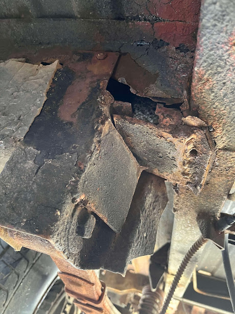 Rust at Leaf spring boxes, repair options Am-jkl11