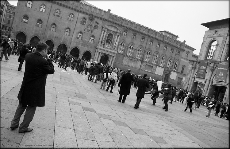 Battaglia con i cuscini, Bologna novembre 2009 Plaza_10
