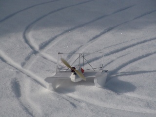 Hydrofoam sur la neige... Et en l'air Dsc00610