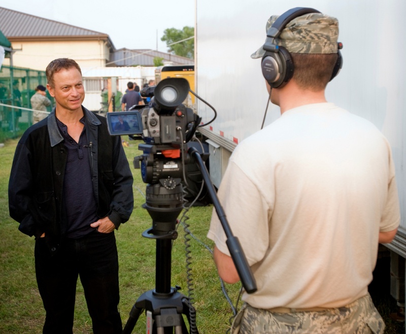Gary Sinise - Page 2 38021210