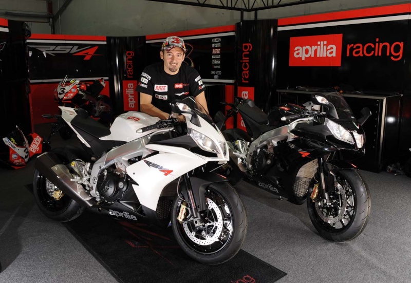 Dal circuito di Estoril il video della prova in pista della Aprilia RSV4 e le interviste ai piloti Big_ap13