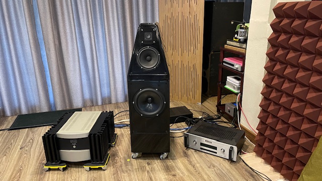 Wilson Sophia 2 loudspeakers, Audio Research LS26, Mark Levinson No. 332 (used) 9_audi10