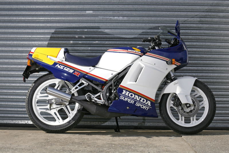 L'histoire de la NSR 125 Honda, ses types, couleurs etc... Ns125r14