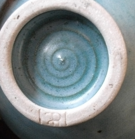 Studio Pottery Bowl ID help, PE or PG mark?  Dscf9415