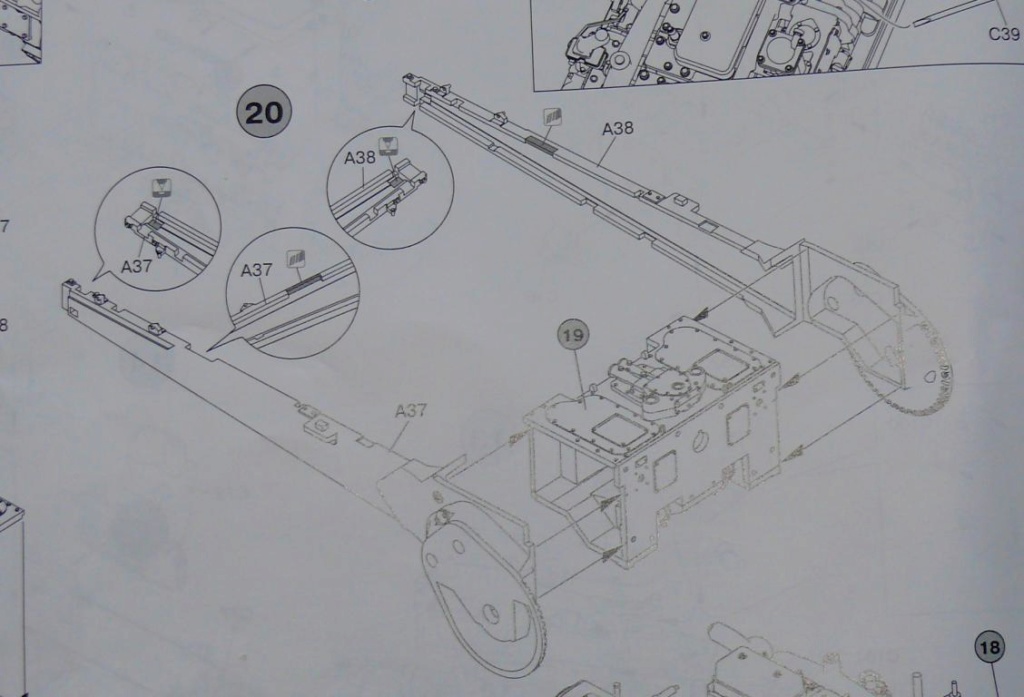 US Bulldozer Caterpillar D7 (en version civile)au 1/35 de MiniArt - Page 2 Bulldo55