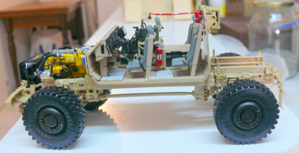M1240A1 M-ATV de RFM avec intérieur et moteurs complets détaillés  M1240158