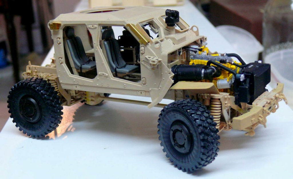 M1240A1 M-ATV de RFM avec intérieur et moteurs complets détaillés M1240188