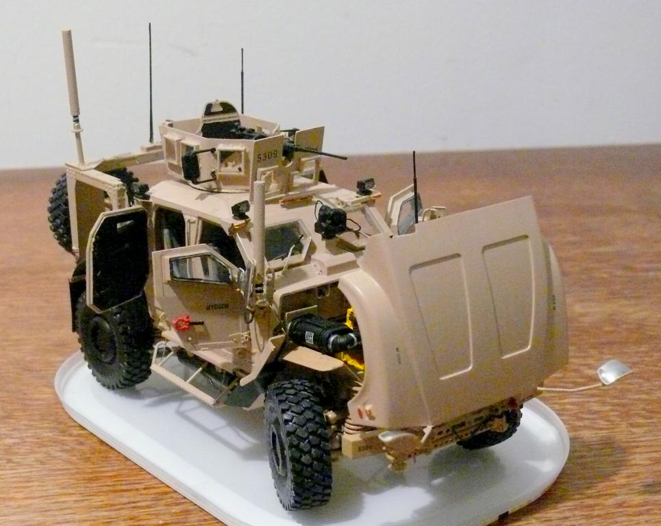 M1240A1 M-ATV de RFM avec intérieur et moteurs complets détaillés - RFM - 1/35 - Page 6 M1240365