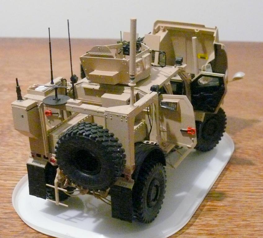 M1240A1 M-ATV de RFM avec intérieur et moteurs complets détaillés - RFM - 1/35 - Page 6 M1240372