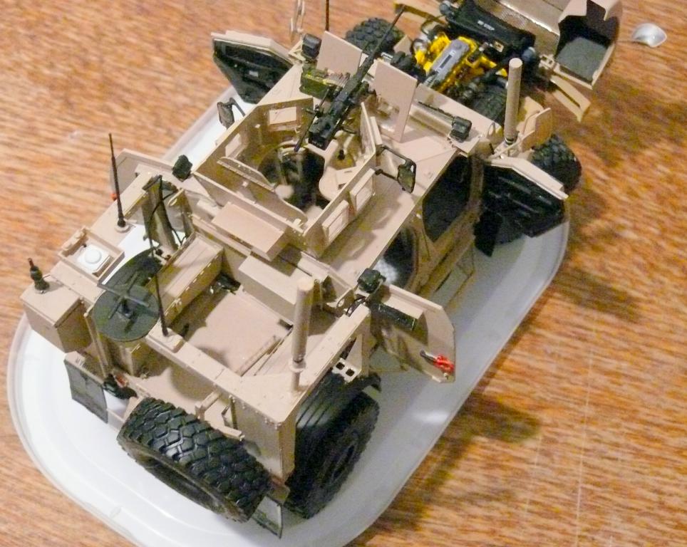 M1240A1 M-ATV de RFM avec intérieur et moteurs complets détaillés - RFM - 1/35 - Page 6 M1240379