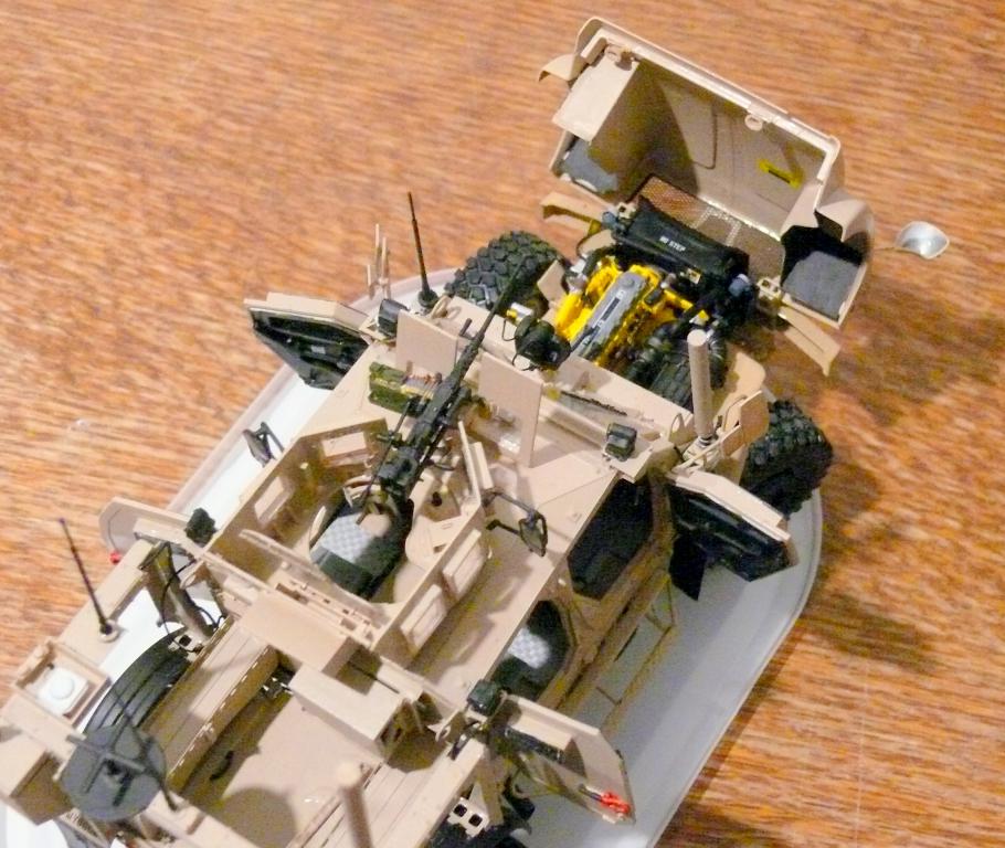 M1240A1 M-ATV de RFM avec intérieur et moteurs complets détaillés - RFM - 1/35 - Page 6 M1240380