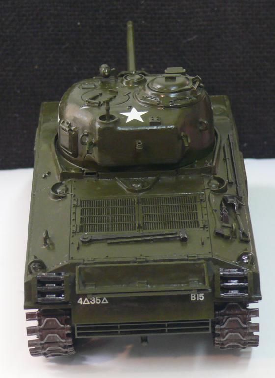 Sherman M4A3 de Tamiya 1/35 + adaptation de Solution Box MIG Sherm105