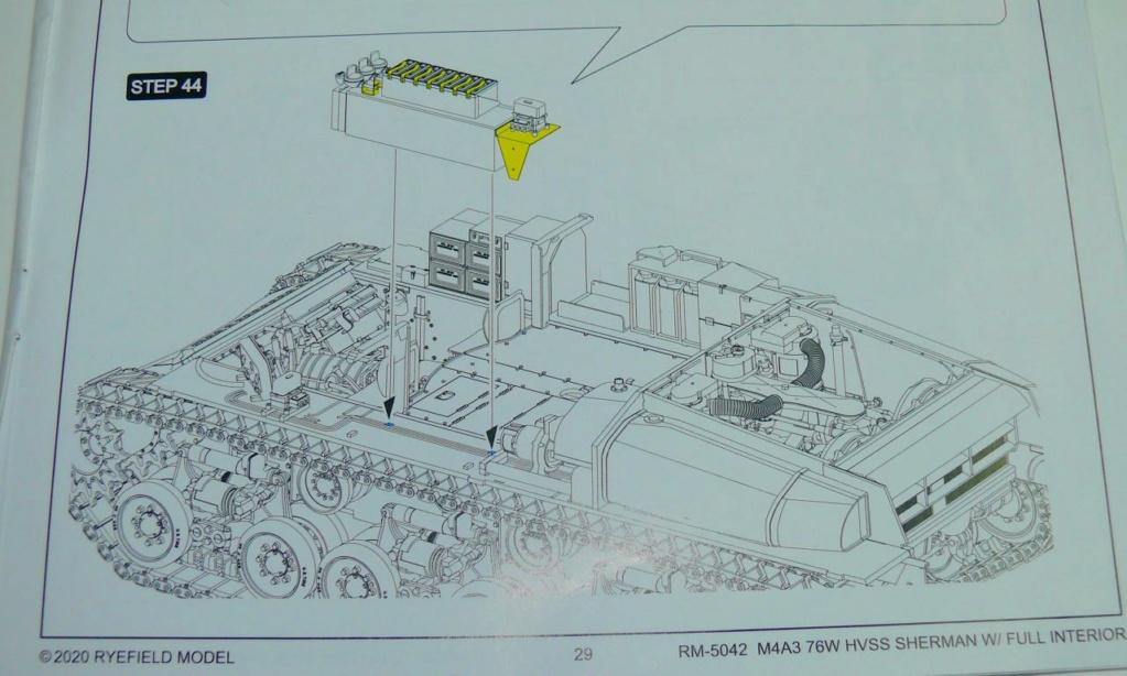 Sherman M4A3 (E8) HVSS de Rye Fields Model au 1/35 avec intérieur complet détaillé - Page 2 Sherm447