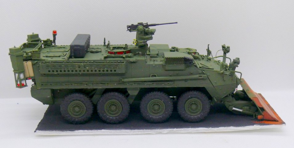 M1132 Stryker ESV avec Mine Roller de Trumpeter au 1/35ème - Page 2 Sytry308