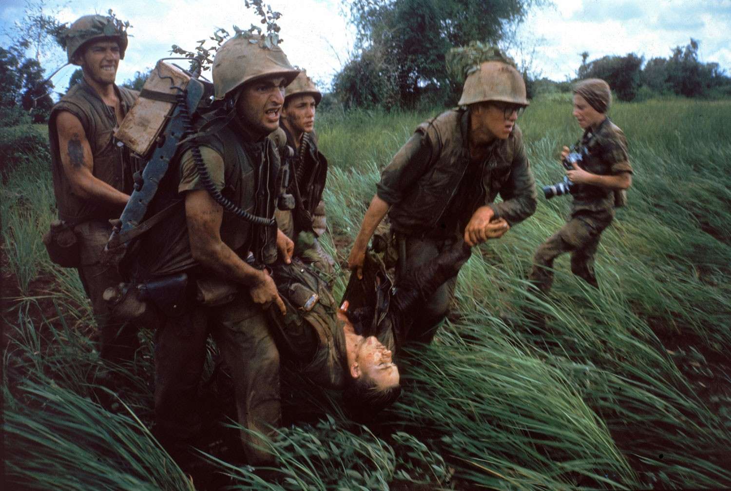 Chiến tranh Việt Nam qua ảnh của phóng viên chiến trường Larry Burrows 04_00010