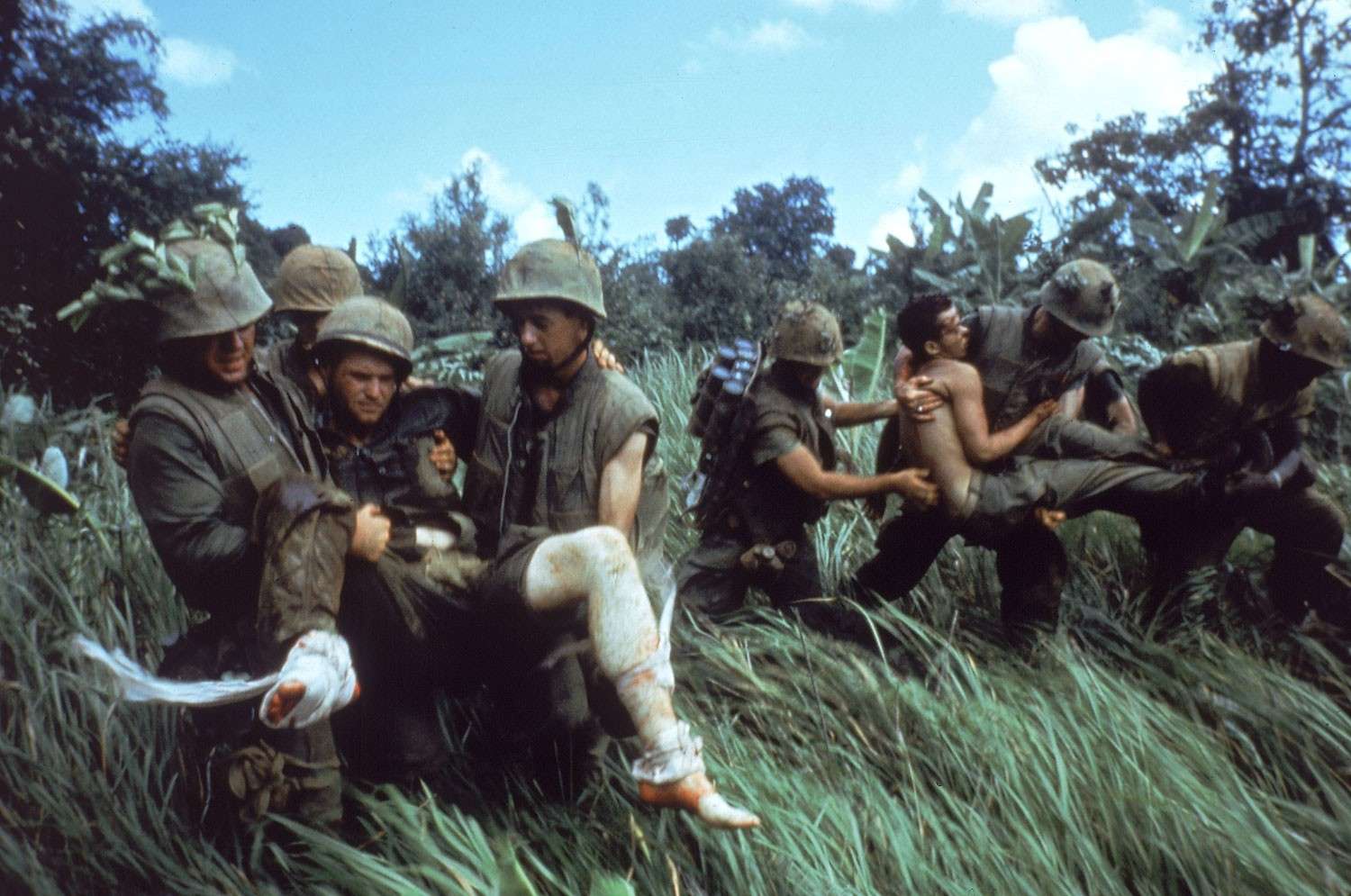 Chiến tranh Việt Nam qua ảnh của phóng viên chiến trường Larry Burrows 05_00010