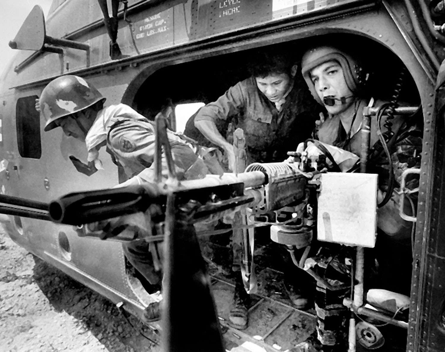Chiến tranh Việt Nam qua ảnh của phóng viên chiến trường Larry Burrows 11_sml10