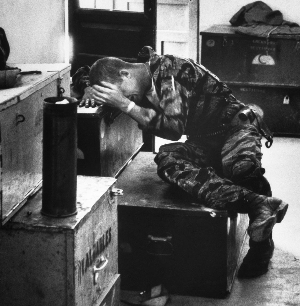 Chiến tranh Việt Nam qua ảnh của phóng viên chiến trường Larry Burrows 24_12210