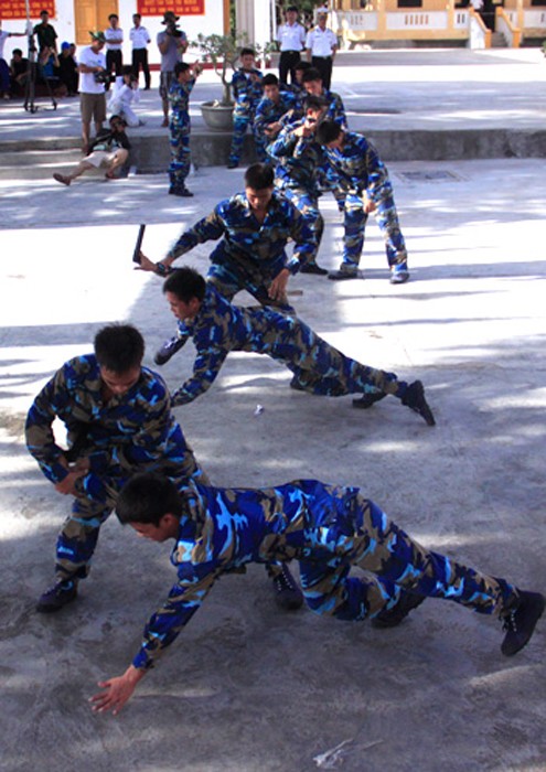 Ảnh: Lính Trường Sa luyện võ trước cột mốc chủ quyền Anh610
