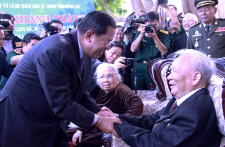 Hồi ức của Thủ tướng Hun Sen Hunsen11